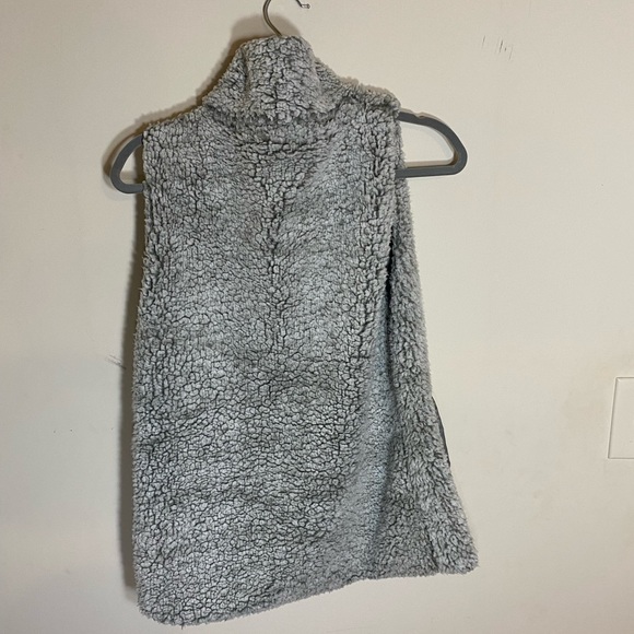 Fuzzy Zip-Up Vest - Picture 7 of 7